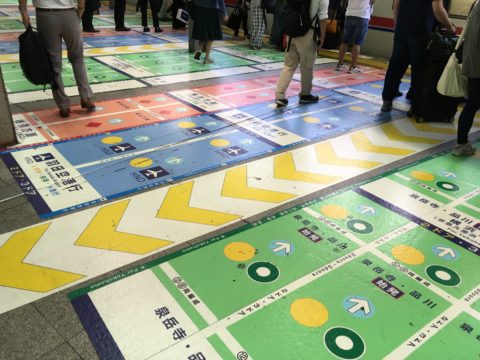 京急品川駅プラットフォーム案内表示がカオス